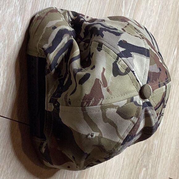 Under Armour Camouflage Brown Tan Adult Snapback Hat PreOwned - Picture 3 of 4